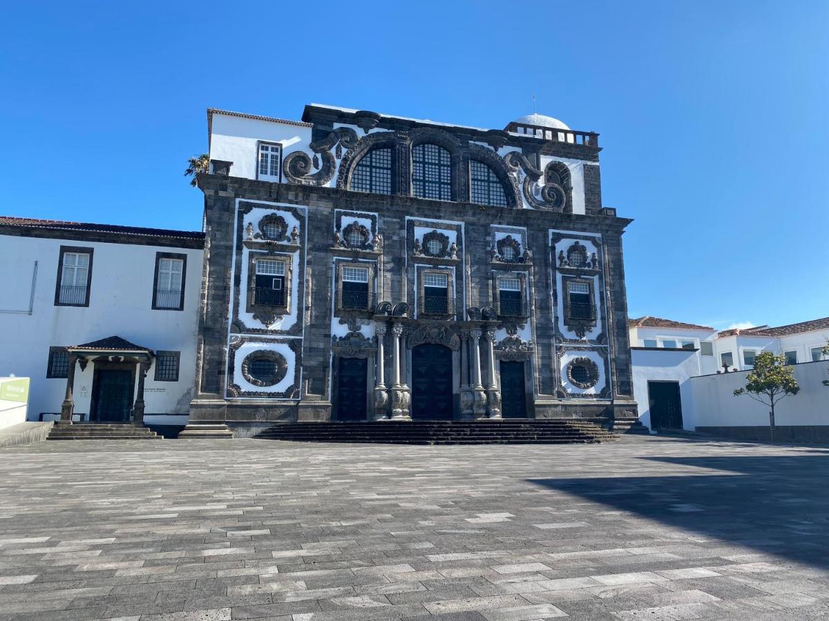 Central House Al 蓬塔德尔加达 外观 照片